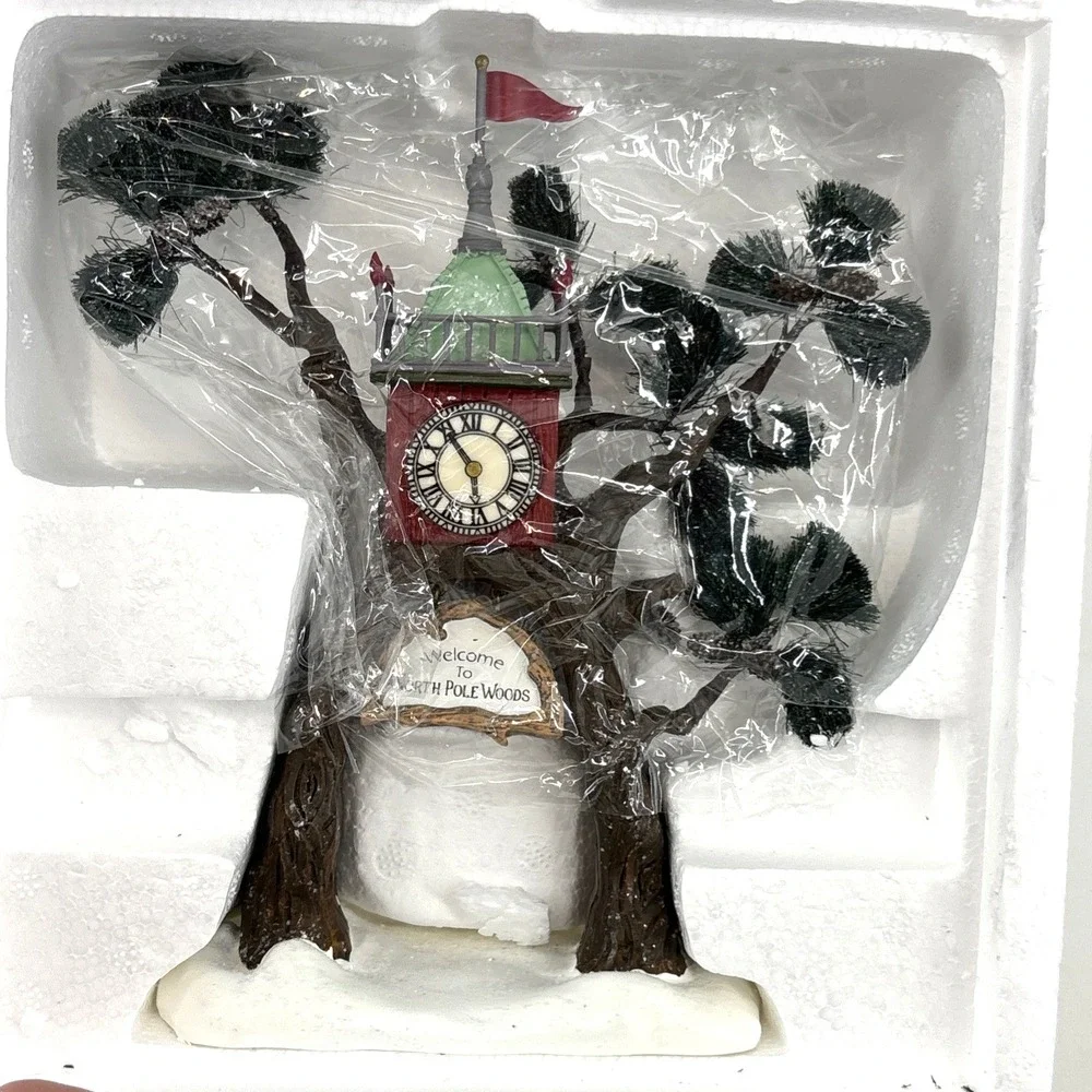 Dept 56 Town Meeting Hall Tree House North Pole, Woods Entrance, Snowman & Elf